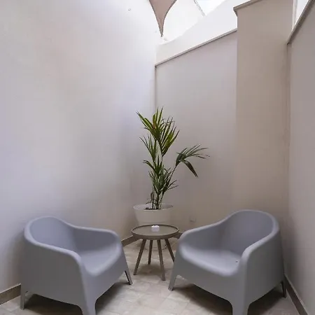 לינה וארוחת בוקר Kalibia And 4*